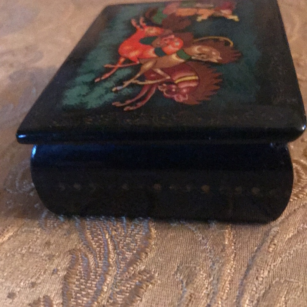 Vintage Russian Lacquer Box - Picture 7 of 9